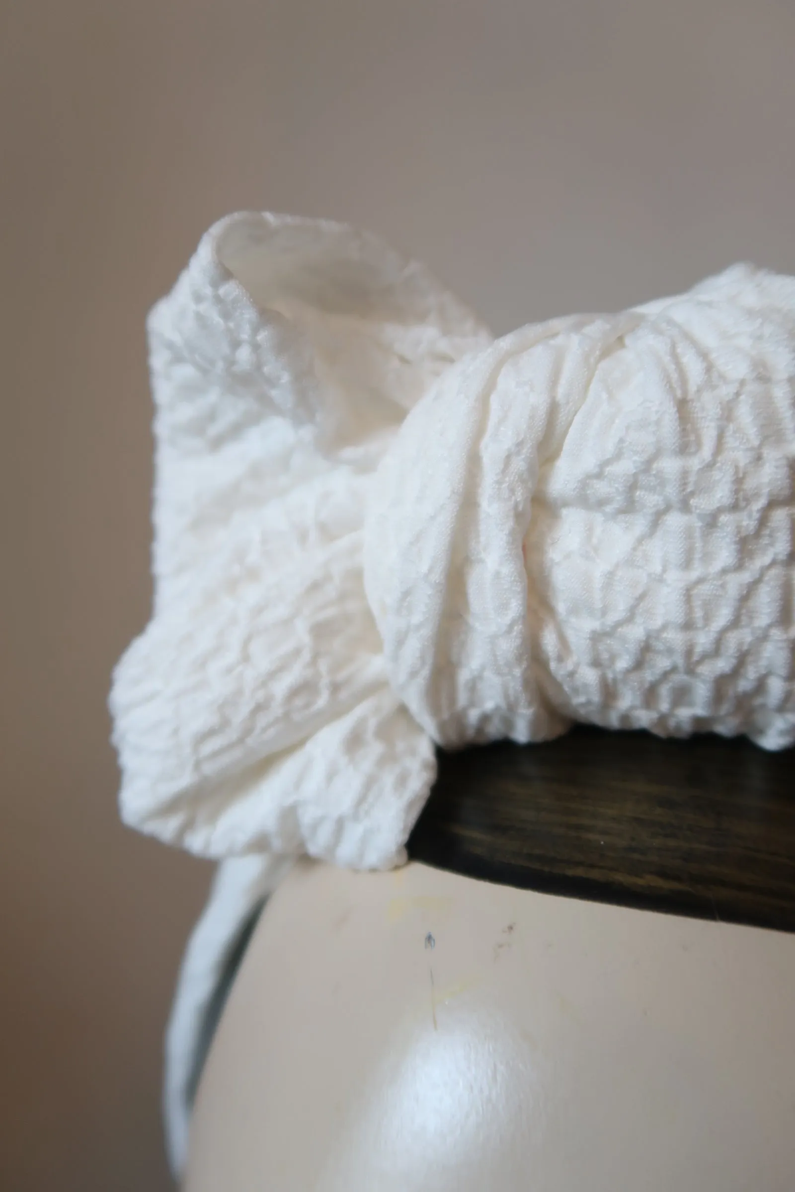 SALE ITEM: WORKWEAR KNOT Vintage Style Pre-tied Headband in Textured White